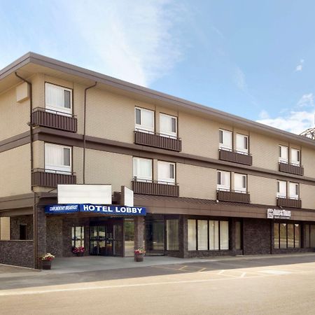 Travelodge By Wyndham Lethbridge Exterior photo